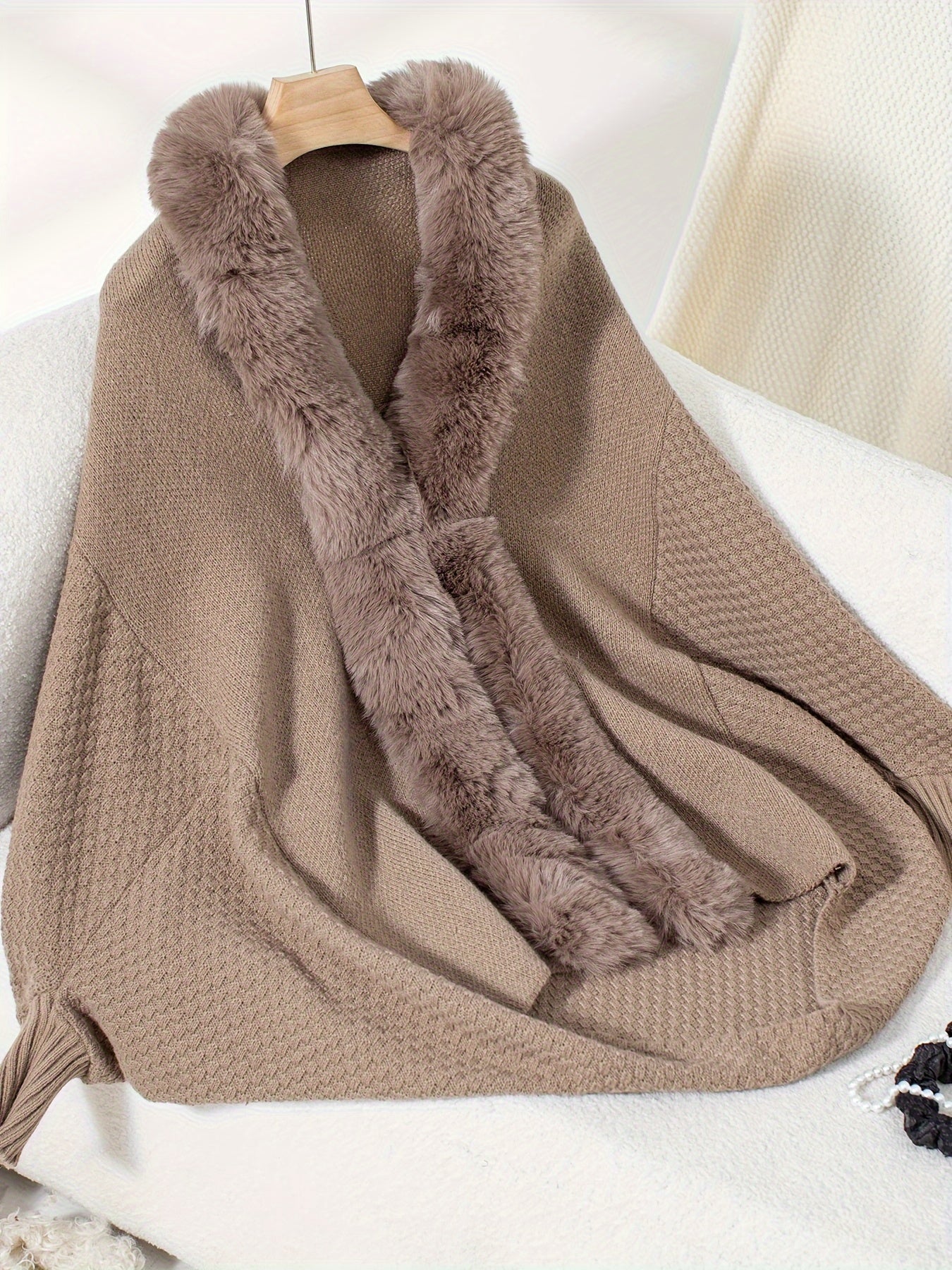 Châle à col en fausse fourrure